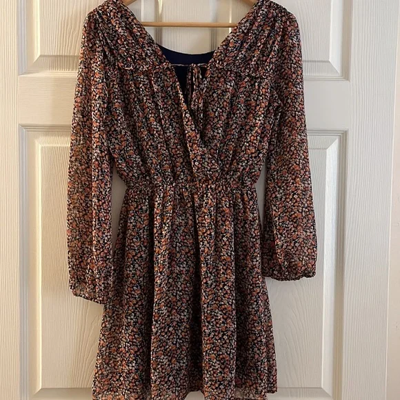 Adorable Floral Long Sleeved Dress - Picture 3 of 5